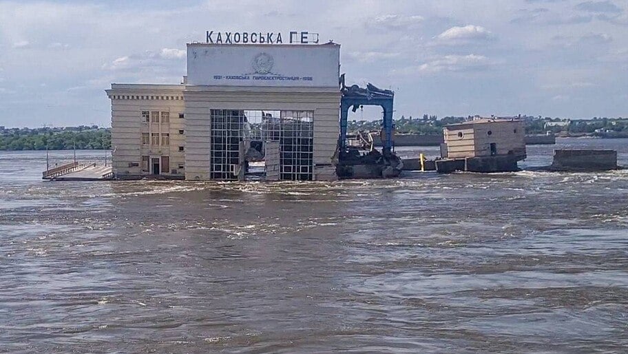 Сальдо: восстановление Каховской ГЭС может занять несколько лет  Восстановление Каховской ГЭС, разрушенной при ударе украинских войск, может занять несколько лет, сообщил в интервью РИА Новости губернатор Херсонской области Владимир Сальдо.  «Восстановление Каховской ГЭС — сложная задача. На ее реализацию может потребоваться несколько лет. Электростанция получила колоссальные повреждения: практически полностью уничтожены ее наземная и надводная составляющие»,  — сказал Сальдо.  По его словам, пока невозможно провести комплексное исследование дамбы для определения точных сроков восстановления и ориентировочных затрат, так как разрушенная Каховская ГЭС находится на линии боевого соприкосновения.  Читать полностью     , VK и ОК