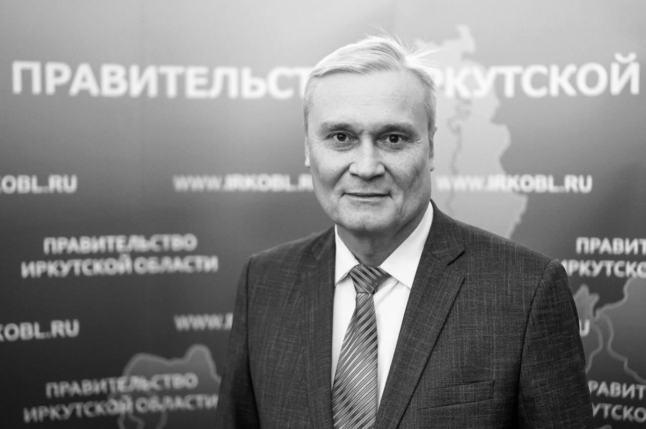 В Приангарье после долгой болезни не стало Богатырева Павла Александровича бывшего министра спорта Иркутской области О потере сообщил губернатор Игорь Кобзев в своих соцсетях Павел Богатырев всю жизнь посвятил спорту он занимался прыжками с шестом в 1979 году получил звание Мастер спорта СССР по легкой атлетике в 1983 году Мастер спорта СССР международного класса по легкой атлетике В феврале 2010 года Павел Александрович поступил на государственную гражданскую службу в региональное министерство спорта с июня 2016 года работал в должности заместителя министра а с 2020 года осуществляет полномочия министра спорта в мае 2022 го стал министром Внес большой вклад в развитие спорта в регионе и повышение доступности спортивных объектов для жителей Приангарья Фото правительства Иркутской области irktoday