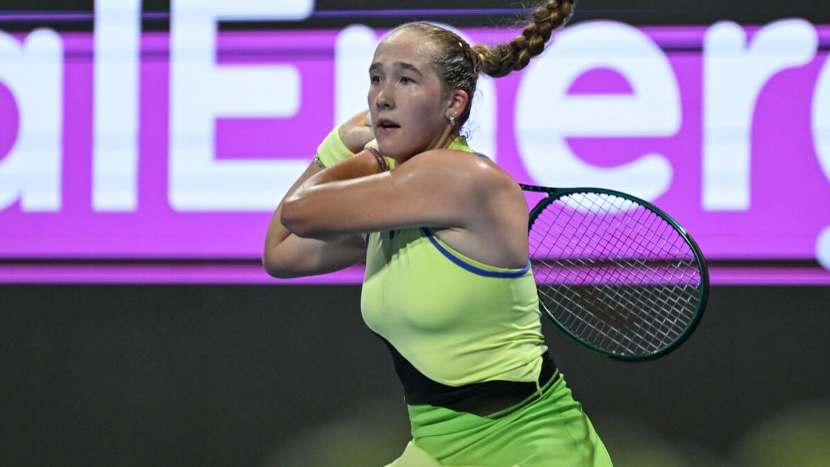 Мирра Андреева вышла в третий круг турнира категории WTA 1000 в Дохе Россиянка обыграла польку Магду Линетт со счетом 7 6 7 0 6 1 Далее теннисистка встретится с победителем пары Вера Звонарева Россия Виктория Мбоко Канада news matchtv NurPhoto Getty Images