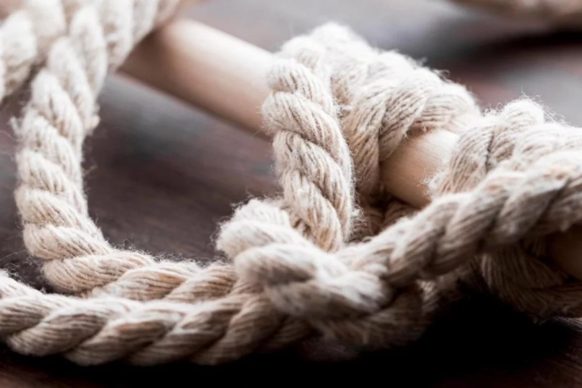 Оля снимай снимай Пьяный отец спустил сына на тросе с седьмого этажа Видео на котором отец спускает сына на веревке с седьмого этажа шокировало пользователей сети Сообщается что история произошла летом в Воронеже В подробностях случившегося разбирался vrn aif ru   vrn aif ru incidents details olya snimay snimay pyanyy otec spustil syna na trose s sedmogo etazha aifvrn