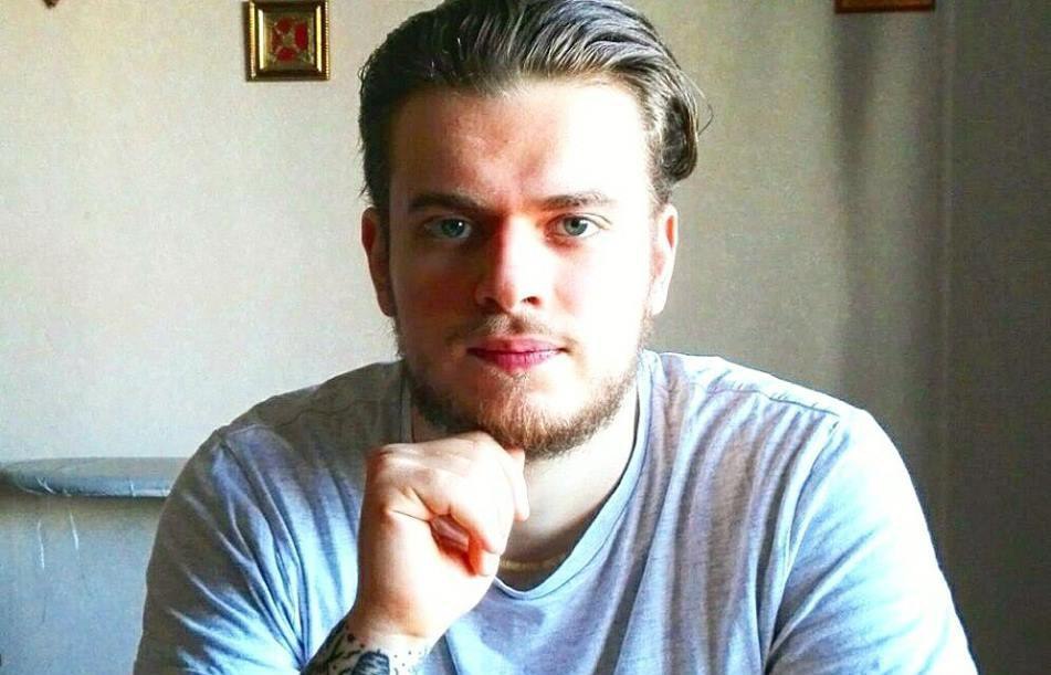 Главный редактор «Ленты.ру» Владимир Тодоров покидает свой пост, сообщает издание. Господин Тодоров полностью перейдет в онлайн-кинотеатр Okko, где занимает пост продюсера по документальному контенту. С 1 июля временно исполняющим обязанности главреда «Ленты.ру» станет генеральный директор онлайн-медиа Андрей Цыпер. Соцсети Подписывайтесь на «Ъ» Оставляйте «бусты»