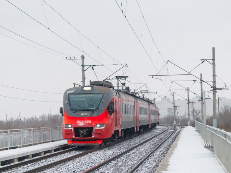 Жителей региона отправят на железнодорожную экскурсию в Старую Сарепту В субботу 31 января состоится первый в 2026 году тематический рейс Экскурсионного вагона Электропоезд отправится в музей заповедник Старая Сарепта Как сообщили Влжский ру в пресс службе ПривЖД в пути пассажиров ждет интерактивная программа квест по истории Волгограда и другие интересные события В музее для гостей организуют обзорную экскурсию и знакомство с традициями и бытом жителей Старой Сарепты конца 19 начала 20 веков Экскурсионный вагон отправится со станции Волгоград 1 в 12 30 часов На конечную остановку Красноармейская он прибудет в 13 10 часов В обратный путь поезд отправится в 17 08 часов Подробнее на Волжский ру   www volzsky ru index php wx 16 wx2 82800 ВолжскийРу волжский vlz