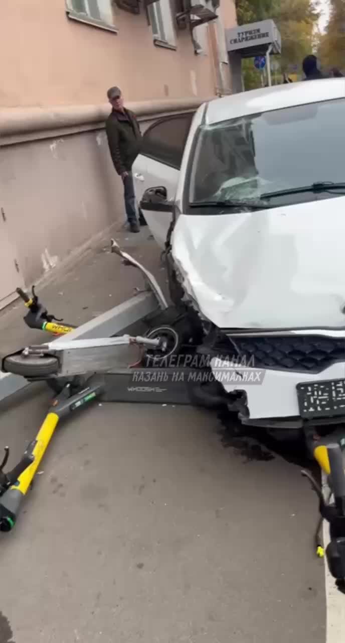 Два ДТП в Казани: столкновение автомобилей и наезд на пешехода