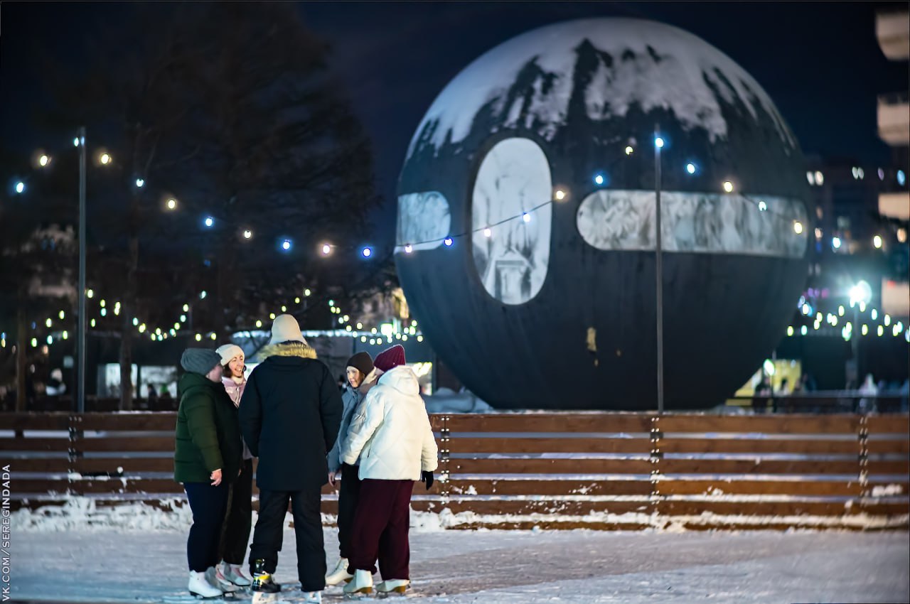 Зимой в Омске запланировано открытие 160 катков Из них 137 будут бесплатными 94 во дворах и общественных местах 43 при учебных заведениях Также откроется 23 коммерческих катка В списке популярных мест для катания значатся стадионы Юность Энергия арена Киселёва и парк 300 летия Омска   это мы ждем НОВОСТИ В МАХ ПОДПИСАТЬСЯ