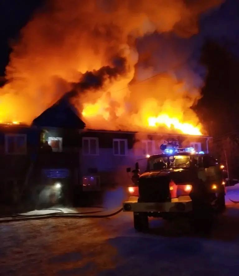 Здание Северо Байкальского лесничества площадью 336 кв м загорелось в Бурятии Пожарные локализовали возгорание сообщили РИА Новости в пресс службе районной администрации Подписаться на РИА Новости