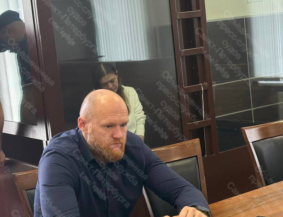 Женщине, избивавшей своего шестилетнего племянника в воспитательных целях, избрали меру пресечения Пушкинский районный суд заключил под стражу на два месяца 33-летнюю жительницу Шушар, об этом сообщили в Объединенной пресс-службе судов Петербурга. Стало известно, что женщина является опекуном шестилетнего мальчика. По информации следствия, подозреваемая регулярно применяла к ребенку физическое насилие. У мальчика выявили закрытую черепно-мозговую травму, ушиб головного мозга и другие повреждения. В семье применялось и психологическое насилие, женщина систематически высказывала в адрес мальчика оскорбления и угрозы. Свою вину задержанная признала, она пробудет в изоляторе временного содержания до 4 августа. Объединенная пресс-службе судов Петербурга Подписаться Прислать новость