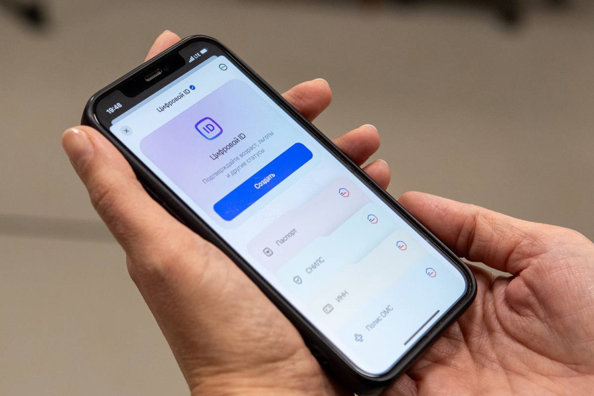 Псковичи могут подтвердить статус многодетной семьи через MAX Статус многодетной семьи теперь можно подтвердить через Цифровой ID на платформе МАХ Об этом сообщил губернатор Псковской области Михаил Ведерников в своем канале в MAX Теперь при посещении учреждений культуры спорта или при оформлении льгот достаточно показать Цифровой ID он приравнивается к предъявлению документа При этом Цифровой ID избавляет от необходимости постоянно носить с собой бумажные документы что особенно актуально когда многие процессы переходят в электронный формат рассказал Михаил Ведерников Для подтверждения статуса многодетной семьи также можно использовать электронное удостоверение с QR кодом в личном кабинете Госуслуг удостоверение единого образца Современные технологии помогают сделать процесс взаимодействия с госучреждениями более комфортным и эффективным подытожил губернатор Фото канал Михаила Ведерникова в MAX
