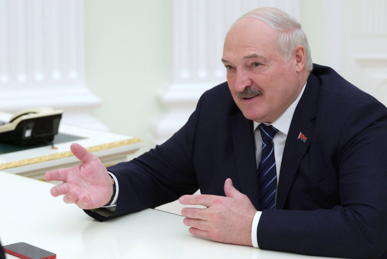 Лукашенко помиловал 123 осужденных за шпионаж экстремизм и терроризм Как уточняют СМИ решение о помиловании принято по просьбе президента США Дональда Трампа и глав других государств а также в связи с отменой санкций против калийной отрасли Беларуси Всего за последнее время в Беларуси помилованы 156 человек включая граждан Великобритании США Литвы Украины Латвии Австралии и Японии Фото РИА Новости Подписаться на Российскую газету в Читать нас в MAX