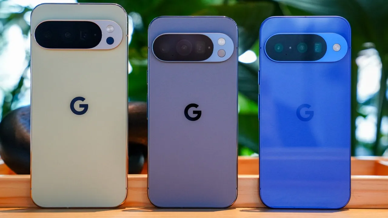 Google хочет окончательно убить Pixel Топовый 11 Pro получит видеочип из 2021 года По данным Wccftech свежие смартфоны Google получат чип Tensor G6 с графическим ядром PowerVR CXT 48 1536 из далекого 2021 года Процессор тоже будет упрощен вместо 8 ядер станет 7 1 4 2 но с актуальными ядрами C1 Ultra и C1 Pro Причина в попытке сэкономить и упростить кристалл Google надеется что часть функций возьмет на себя мощный NPU а за безопасность будет отвечать чип Titan M3 Как итог свежий Google Pixel 11 Pro по железу будет скорее предфлагманом если не среднячком но очевидно корпорация будет продавать его за полную стоимость Мой Компьютер