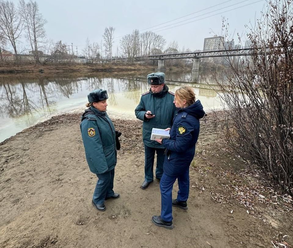 Сибирский Экспресс Прокуратура проверяет информацию о загрязнении Ини в Новосибирске   Природоохранной прокуратурой организована проверка информации СМИ о загрязнении реки Иня в Первомайском районе Новосибирска.    К проверке привлечены специалисты Сибирского межрегионального управления Росприроднадзора и МЧС России по Новосибирской области, совместно с которыми будет дана оценка соблюдению законодательства в экологической сфере.    В рамках проверки отобраны пробы воды, проводится их исследование, сообщает ведомство.     Ранее о жалобах жителей сообщила КП-Новосибирск. «В районе пешеходного моста микрорайона Весеннего в реку ручьём сливаются неизвестные химические вещества. В результате весь правый берег реки окрасился в жёлтый цвет», — рассказала изданию местная... подробнее на канале: Сибирский Экспресс @