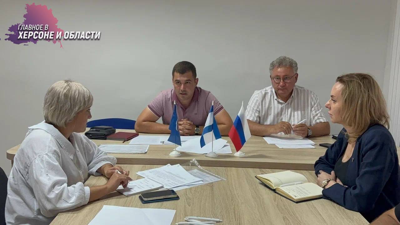 В Херсонской области выделено 50 млн рублей на обновление библиотек и развитие культуры На заседании общественного совета проекта «Единой России», «Культура малой Родины» обсуждались вопросы ремонта домов культуры, подачи заявок на закупку новых музыкальных инструментов и другие аспекты развития культуры. «Каждая новая страница на русском языке вернет нашим детям право знать историю и мыслить свободно. Контролирую лично ремонты домов культуры, инструменты для школ, оборудование для творческих коллективов», — отметил секретарь регионального отделения «Единой России» Владимир Сальдо.
