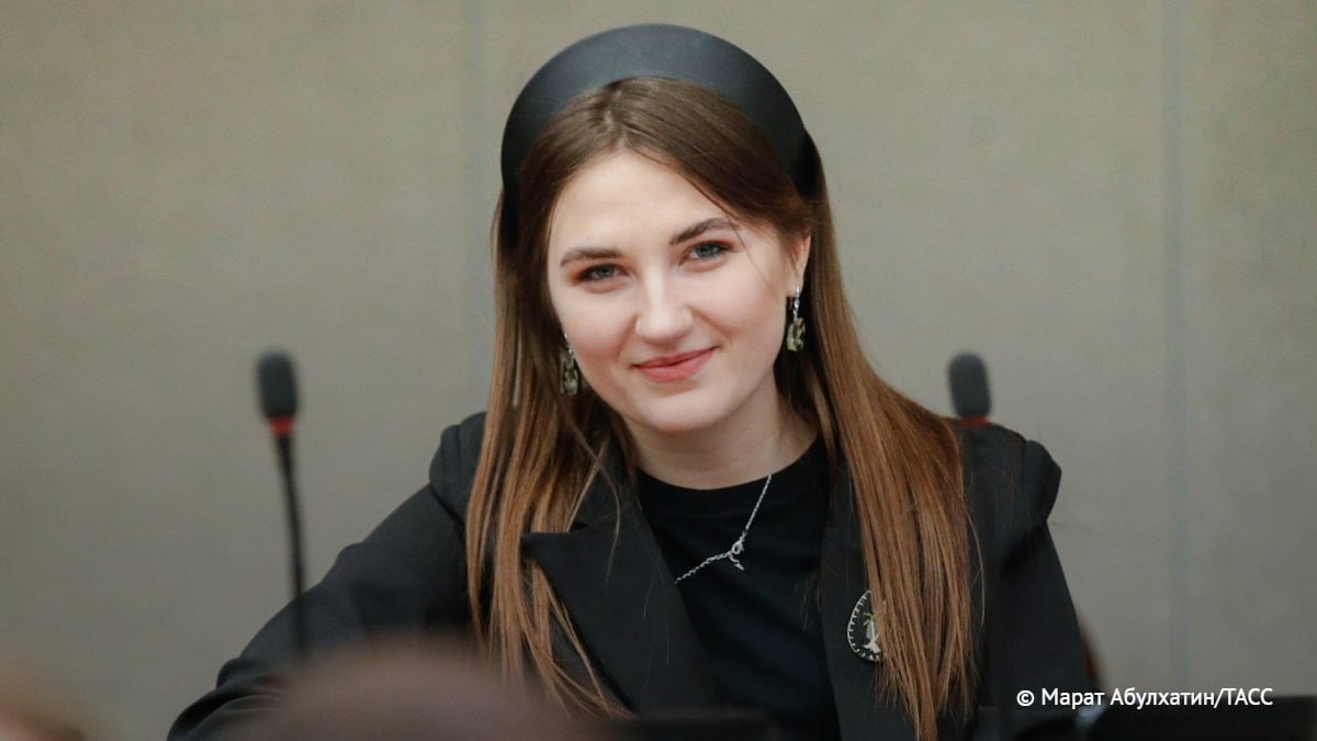 Предоставлять парам семейного психолога при разводе предложила депутат ГД "Новые люди" Ксения Горячева. Она отметила, что поддержка психолога могла бы сохранить многие семьи от развода, но его услуги зачастую являются платными и недоступны некоторым.