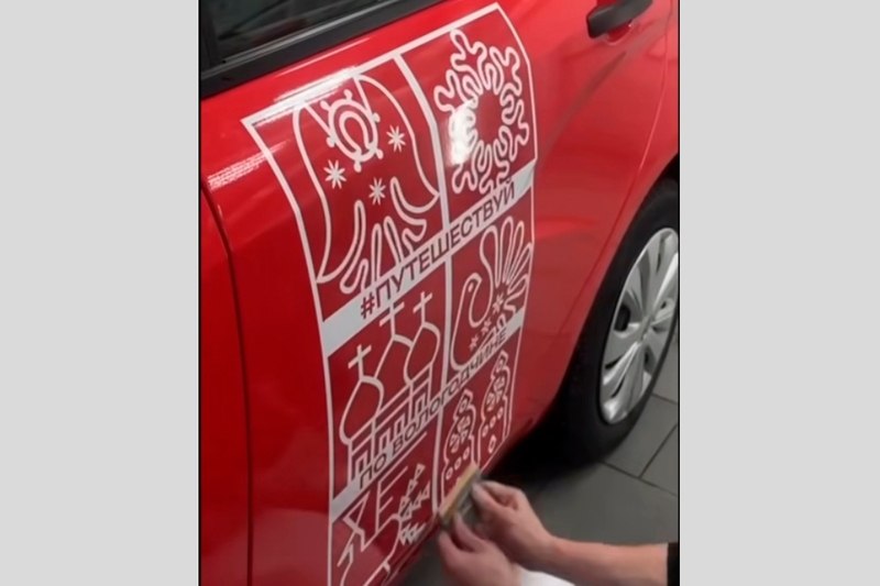 В Череповце появятся красные такси с символами Вологодской области В регионе запустили проект по оформлению городских такси в едином туристическом стиле   cherinfo ru news 143574 v cerepovce poavatsa krasnye taksi s simvolami vologodskoj oblasti