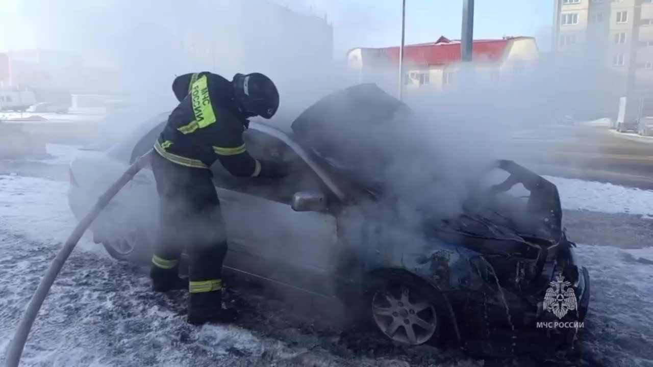 В Норильске ликвидирован пожар в легковом автомобиле