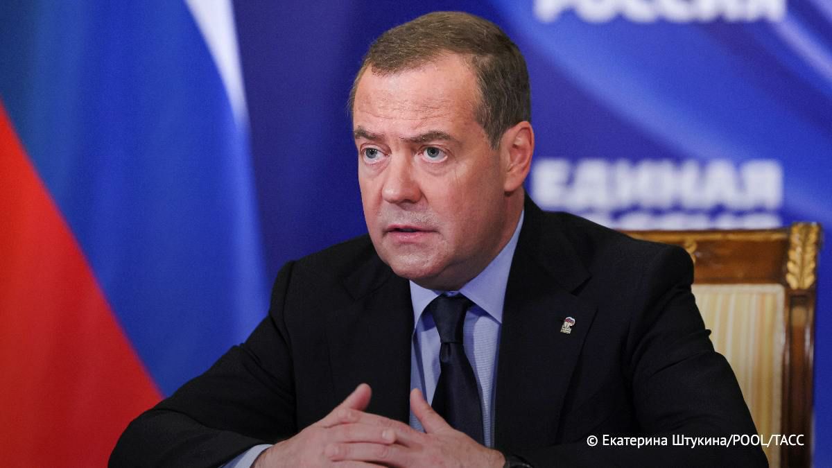 МУС за короткое время превратился в абсолютно бесполезную структуру, заявил Медведев.