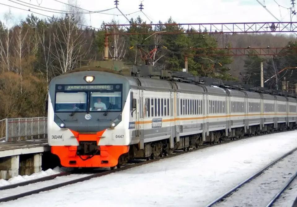 Все отмененные ранее рейсы электричек между Калугой и Москвой будут возобновлены с 9 февраля Об этом объявил губернатор Калужской области Владислав Шапша По моему поручению региональный минтранс провел переговоры с руководством ЦППК С учетом обращений жителей анализа пассажиропотока а также прогноза его роста в дачный сезон принято решение вернуть все отмененные рейсы Не грузит телеграм Подписывайся на наш канал в MAX