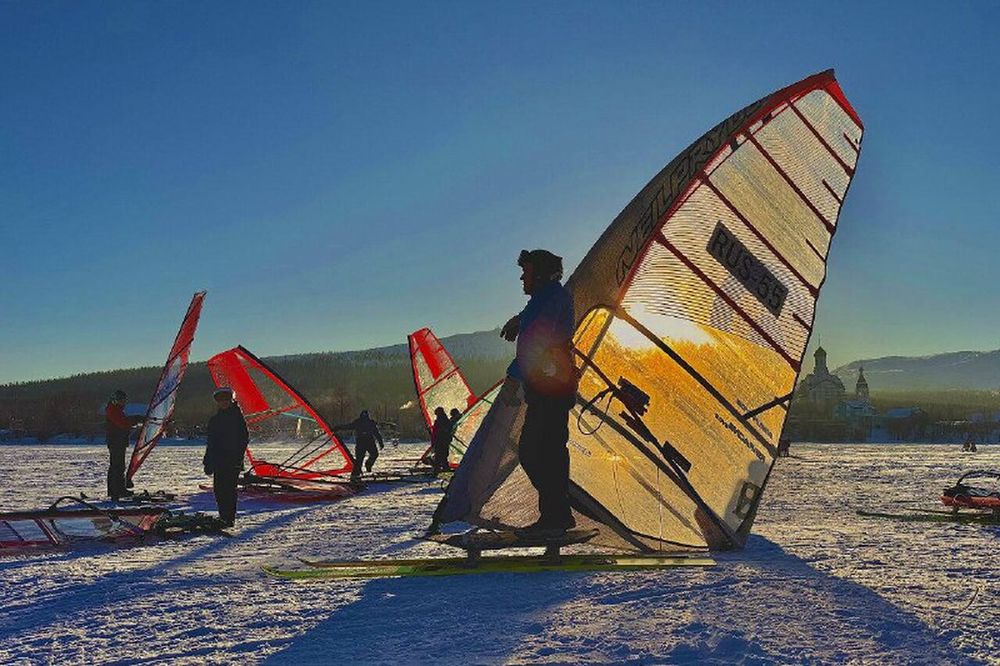 На Имандре определили лучших виндсерферов Мурманской области За победу боролись около 30 спортсменов из Мурманска и Мончегорска сообщили в региональном министерстве спорта В чемпионате сильнейшими стали Артем Трофименко и Екатерина Яковлева В первенстве в своих возрастных категориях победили Тимофей Точилов Денис Луньков и Маргарита Римейките Все самые важные новости Telegram MAX