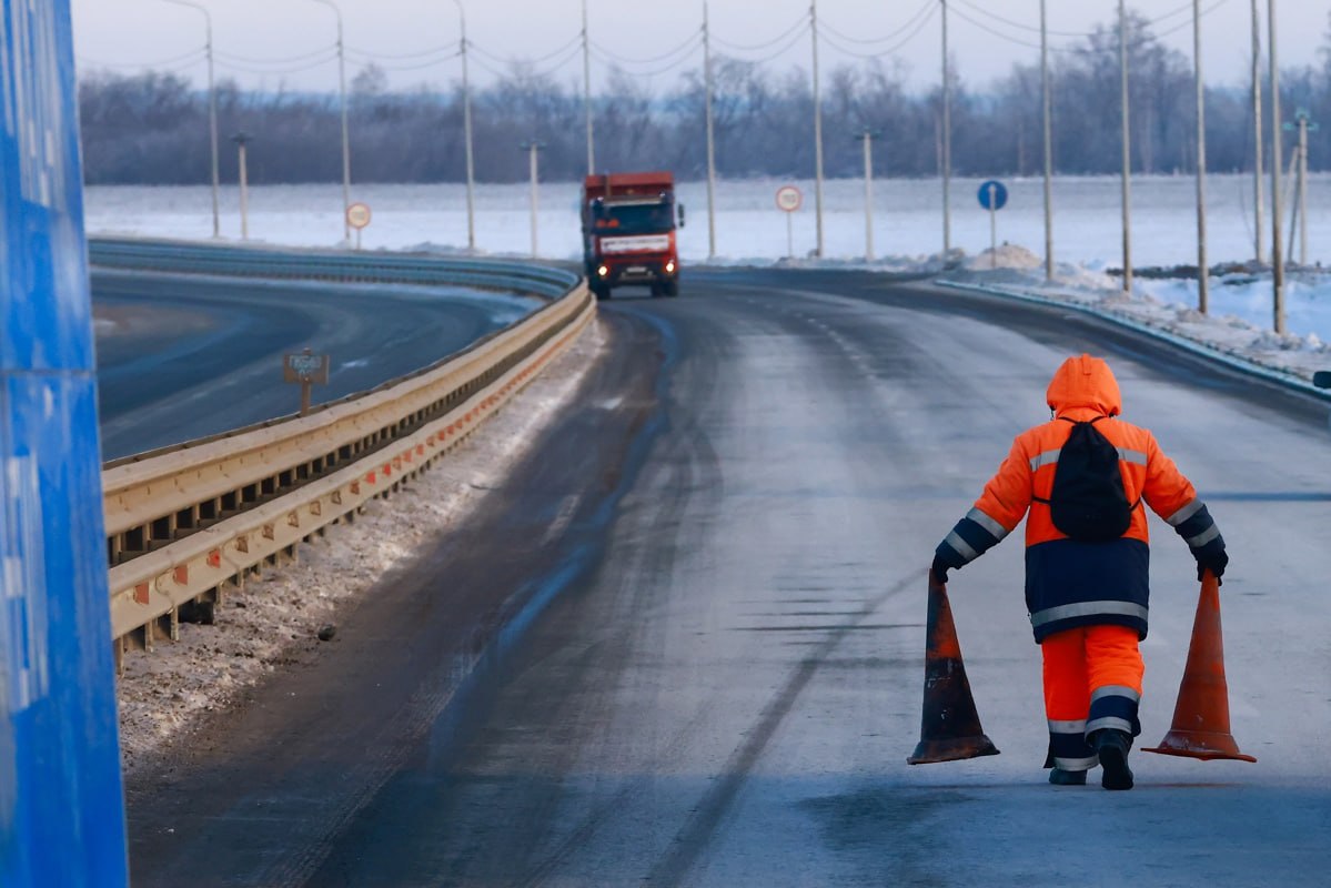 Дублер Оренбургского тракта может быть готов к концу 2028 года Строительство уже началось от развязки М12 до поворота на Столбище Следующим этапом будет строительство дороги Казань Боровое Матюшино Если с финансированием все будет хорошо думаю весь дублер может быть реализован до конца 2028 года Это сложный но абсолютно необходимый проект для будущего города рассказал директор Института пространственного планирования Татарстана Олег Григорьев Вечерка в MAX в Telegram