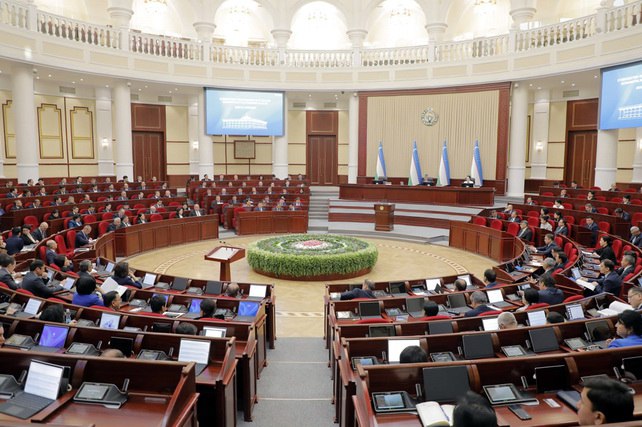 В Узбекистане готовят новые правила для маркетплейсов и цифровых платформ Законодательная палата Олий Мажлиса 6 января приняла в первом чтении законопроект направленный на развитие электронной коммерции в Узбекистане Об этом сообщила пресс служба парламента English O zbek tilida Ўзбек тилида На русском iOS Android