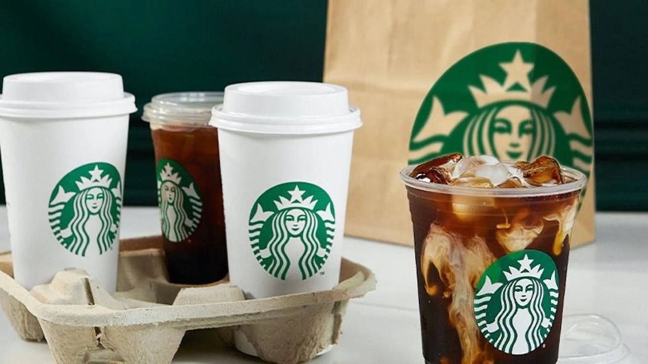 Цены в Starbucks повысили на 30 Стоимость среднего американо выросла с 120 до 150 турецких лир а фильтрованного кофе с 115 до 145 турецких лир