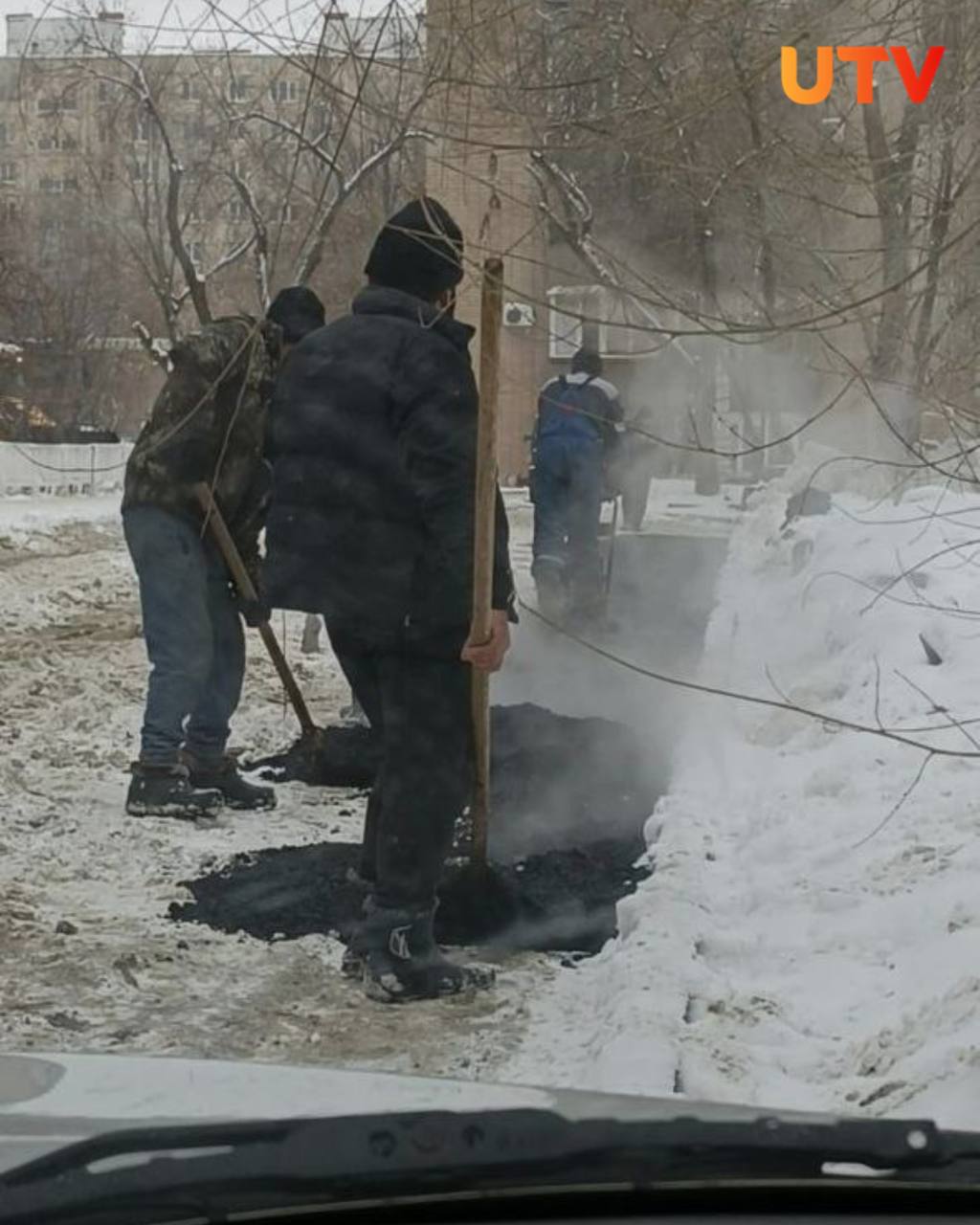 Асфальт уложили на слой снега на Мира в Оренбурге