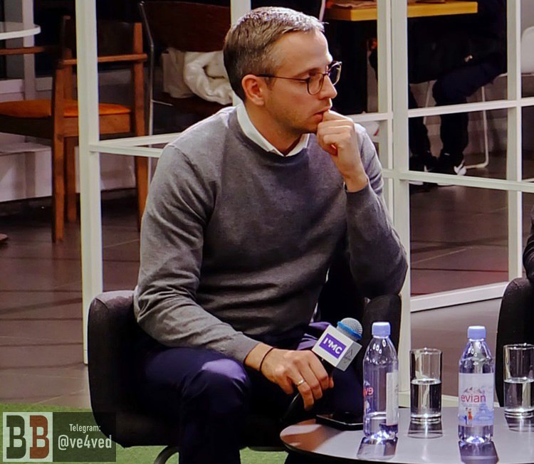 Суд в Екатеринбурге оштрафовал журналиста Дмитрия Колезева по иноагентской статье Судья Кировского районного суда Екатеринбурга Резеда Каримова накануне рассмотрела дело против журналиста и медиаменеджера Колезева по части 2 статьи 19 34 КоАП Непредставление иностранным агентом в уполномоченный орган сведений которые предусмотрены законодательством РФ об иностранных агентах и назначила ему штраф в размере 30 тысяч рублей сообщило издание It s My City Екатеринбургский журналист Дмитрий Колезев работавший ранее в изданиях Ura ru Znak com и Republic в должности главреда в марте 2022 года эмигрировал из России и в настоящее время проживает в Португалии Внесены Минюстом РФ в реестр иноагентов Телеграм канал ve4ved Поддержать Подписаться Прислать новость 18