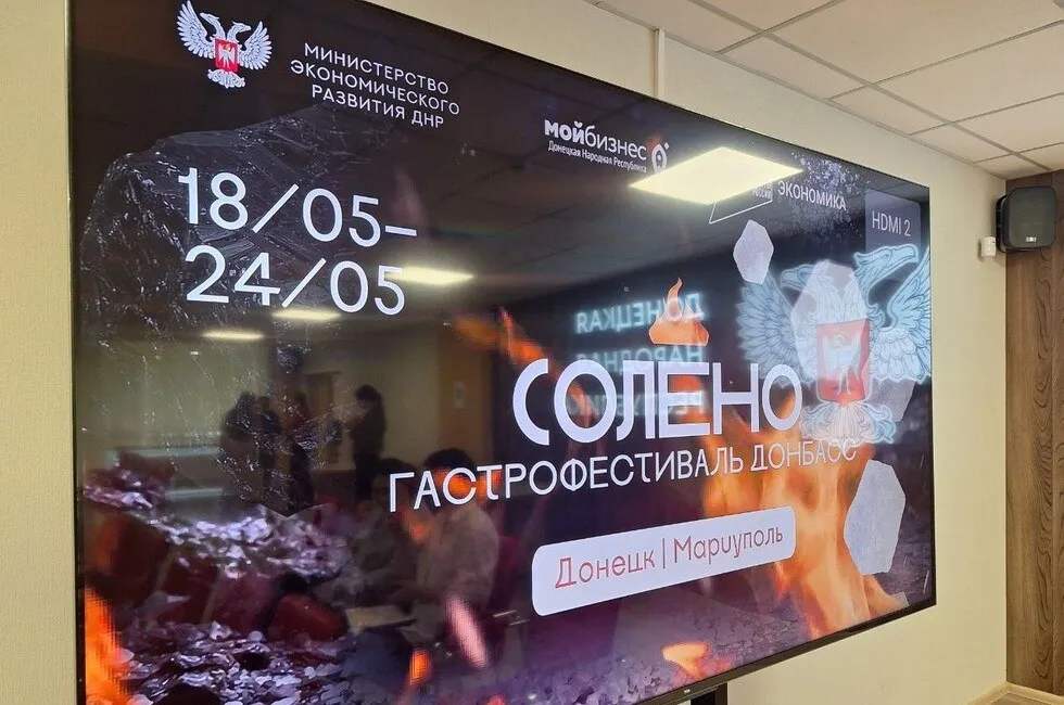 Фестиваль по вкусу ДНР на неделю станет центром гастрономии В регионе стартовал гастрофестиваль Солено его программа включила около 20 мероприятий Запланированы также конкурс рестораторов и ярмарка Главные события пройдут 23 и 24 мая иммерсивный гала ужин откроет конкурс шеф поваров на следующий день объявят победителей конкурса ресторанного бизнеса пройдут ярмарка и пикник Читать полностью Донецкое агентство новостей выступает информационным партнером фестиваля Подпишись на нас в MAX