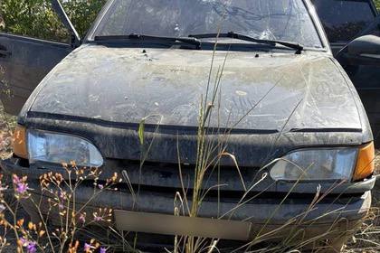 В Иловайске ДНР пресекли вооруженные нападения и угон автомобилей В городском округе выявили сразу серию разбойных нападений. Об этом сообщили в пресс-службе Министерства внутренних дел по ДНР. Первое сообщение поступило от гражданина 1977 года рождения, который заявил, что 30 июля примерно в 03:00 неизвестный проник в его дом и под угрозой применения огнестрельного оружия в отношении несовершеннолетних детей заявителя завладел ценным имуществом, а также принадлежащим ему автомобилем Chevrolet Aveo, после чего скрылся с места преступления, - рассказали в пресс-службе ведомства. Там добавили, что еще два обращения поступило в отдел полиции в тот же день. При задержании злоумышленник оказал вооруженной сопротивление полицейским.