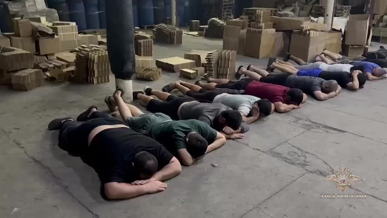 В Кемеровской области пресечена деятельность нелегального цеха по производству алкоголя