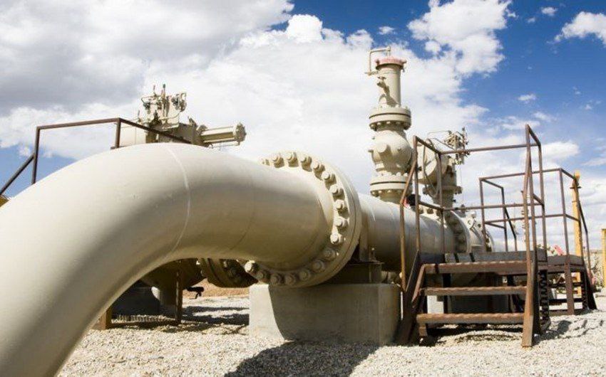 Государственная нефтяная компания Азербайджана SOCAR достигла соглашения о продлении срока транспортировки природного газа в Нахиджеван через Иран Поскольку срок действия текущего контракта истекает в этом году между сторонами достигнута новая договоренность и в настоящее время документ находится на стадии подписания