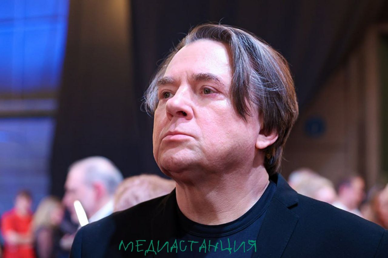 Гендиректора Первого канала Константина Эрнста наградили орденом За доблестный труд Соответствующий указ уже опубликован на официальном портале правовой информации Новая награда дополнила обширный список регалий медиаменеджера который уже является полным кавалером ордена За заслуги перед Отечеством Теперь в коллекции главы Первого собраны практически все высшие гражданские знаки отличия mediastanciacom