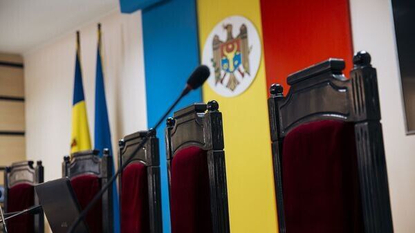 Две партии не допущены к парламентским выборам ЦИК отказал в регистрации партии Partidul pentru Oameni Natură și Animale возглавляемой Ионом Дроном из за неполного пакета документов Также недопущена была партия Moldova Mare которую возглавляет Виктория Фуртунэ Подпишись на Moldova Liberă