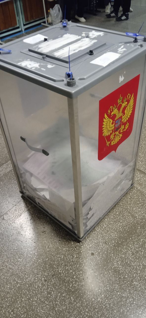 В воскресенье 9 ноября в Хакасии пройдет голосование на выборах депутатов Ефремкино Ширинский район Выборы в Единый день голосования в сентябре перенесли так как не зарегистрировалось достаточное количество кандидатов Сейчас на 7 депутатских мест претендуют 9 кандидатов от Единой России 6 от ЛДПР двое один самовыдвиженец Еще одни повторные выборы в Хакасии состоятся 16 ноября в Приисковом Орджоникидзевский район также выберут депутатов Приисковского сельсовета Свободны 3 мандата кандидатов заявилось 5 все самовыдвиженцы сообщает Избирком Хакасии NotaBene Telegram MAX