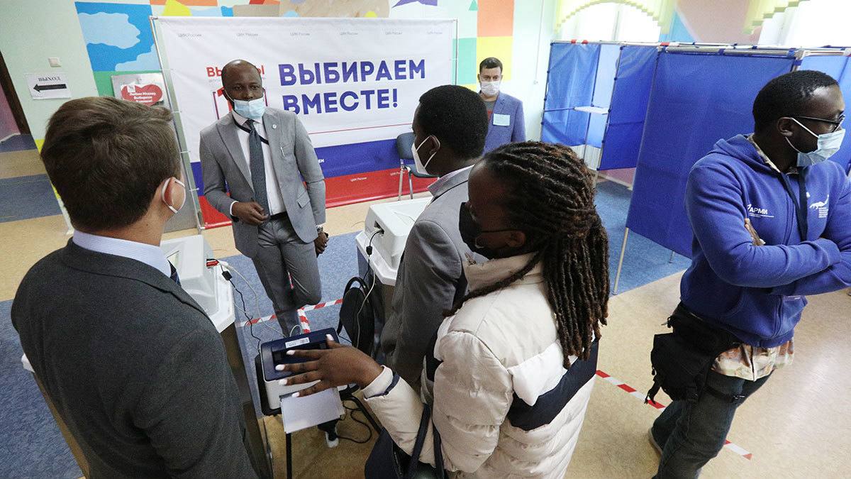ЦИК России направит приглашения зарубежным коллегам для участия в наблюдении за выборами в Госдуму, которые пройдут в 2026-м, - рассказала Памфилова Она отметила высокий интерес за рубежом к избирательным кампаниям в России: в прошлом году на президентские выборы приехали 1115 иностранных наблюдателей, это рекорд. Гуд Афтенун Новости