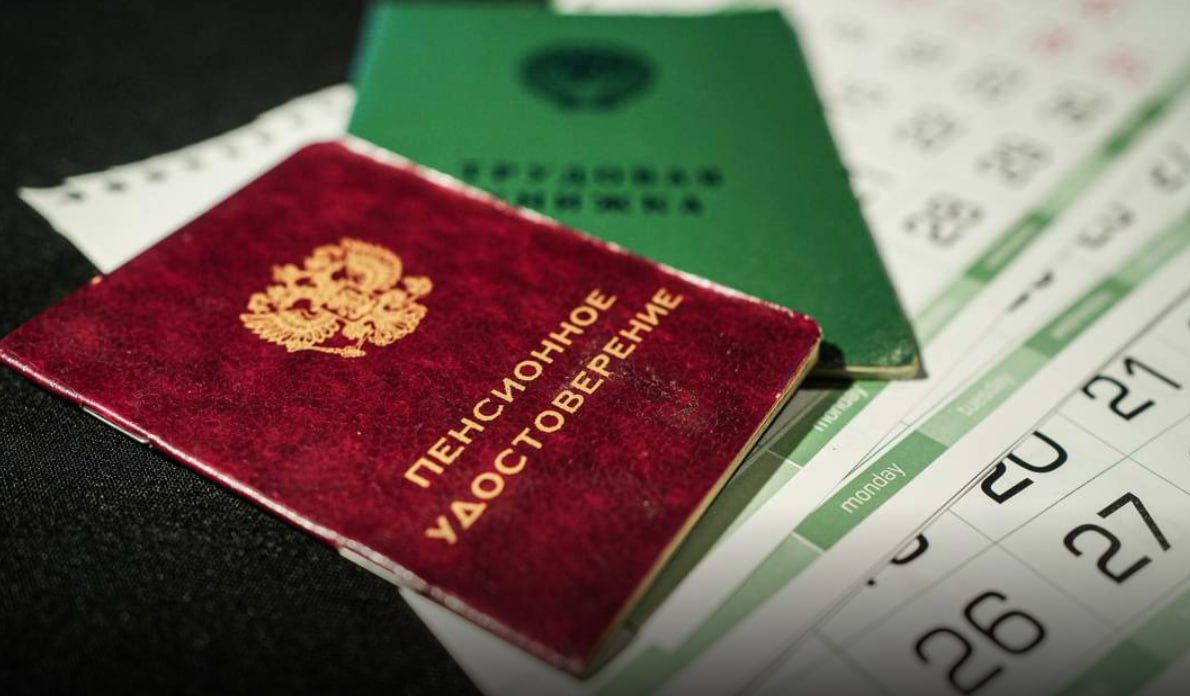 Разброс в размере пенсий в регионах составил рекордные 24 5 тыс рублей следует из данных Соцфонда Причина в разнице зарплат и местных коэффициентов В отдельных субъектах покупательная способность пенсий особенно низка и не соотносится с размером потребительской корзины Пожилым людям едва хватает денег на базовые расходы в итоге многим приходится выходить на работу чтобы поддержать уровень жизни jkinvest news jkinvest