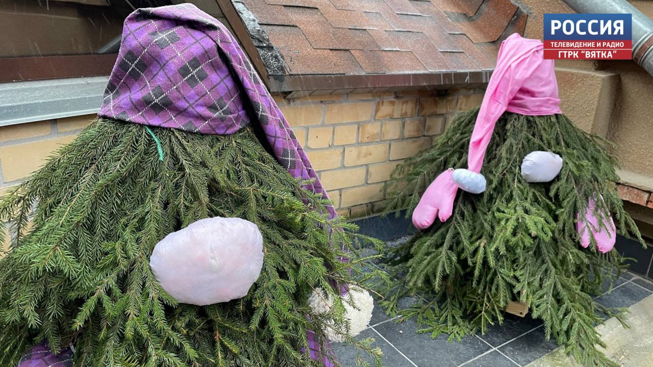 В воскресенье в Кировской области ожидается мокрый снег В воскресенье 21 декабря в Кировской области будет облачно днём возможен небольшой мокрый снег Таков прогноз регионального центра по гидрометеорологии и мониторингу окружающей среды В дневное время синоптики обещают от 2 до 3 градусов Ветер юго западный 9 14 м с Ночью от 2 до 7 градусов ветер юго западный южный 9 14 м с Атмосферное давление 749 мм рт ст На дорогах гололедица местами снежные заносы фото Бересневой Полины Васильевны