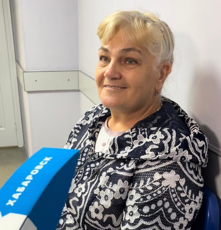 Установить зубные протезы бесплатно могут пожилые жители Хабаровского края Краевая программа льготного зубного протезирования позволяет гражданам пенсионного и предпенсионного возраста получать стоматологическую поддержку бесплатно Цели программы отвечают президентскому нацпроекту Продолжительная и активная жизнь Воспользоваться поддержкой могут женщины от 55 лет и мужчины от 60 лет в государственных стоматологиях региона В стоматологии Стомадент ДВ Института повышения квалификации специалистов здравоохранения бесплатным протезированием пользуются более 600 человек в год В текущем году на льготное протезирование учреждению выделили порядка 11 млн рублей Пациенты отмечают не только профессионализм специалистов но и ощутимую помощь Спасибо президентским нацпроектам нашему правительству и здравоохранению за то что есть такая программа и нам пенсионерам помогают С новыми протезами можно улыбаться не стесняясь поделилась пациентка Лариса Агаханова Нацпроекты27 ХАБАРОВСКИЙ КРАЙ в МАХ