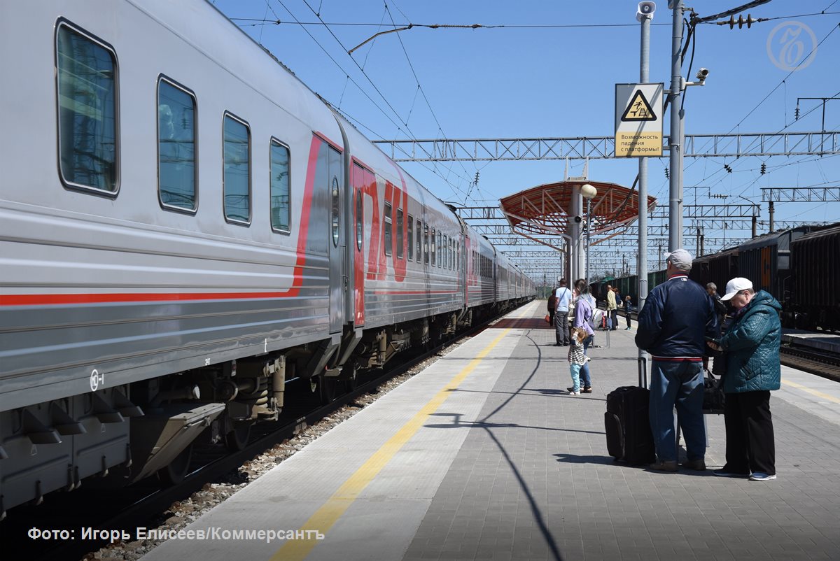 В апреле пассажиропоток на СвЖД вырос на 1%. За это время с вокзалов и станций было отправлено 2,6 млн пассажиров. В пригородном сообщении было перевезено 1,95 млн пассажиров +1,4% ; в дальнем следовании — 0,65 млн пассажиров на уровне прошлого года . За январь-апрель СвЖД перевезла 9,9 млн пассажиров +1,1% . Пассажирооборот на СвЖД с начала года вырос на 1,4% и составил 2,7 млрд пасс-км. Подписывайтесь на «Ъ-Урал»