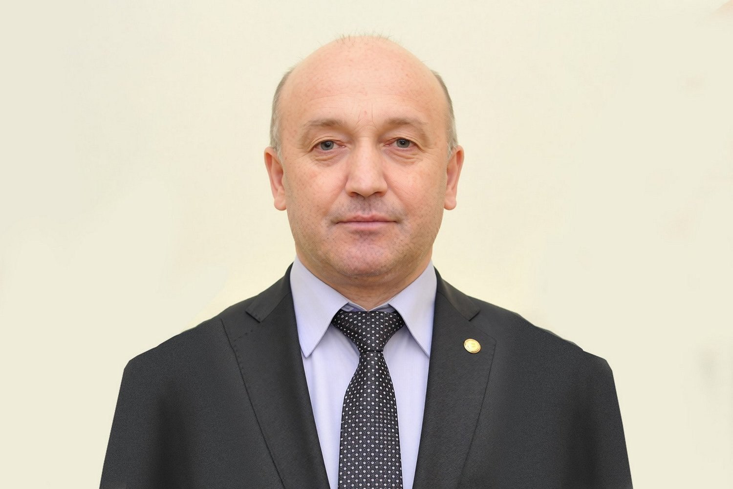 Начальника отдела ЖКХ кабмина РТ задержали по делу о взятке в размере 3 млн рублей Вместе с ним задержан еще один предполагаемый посредник rv shorts