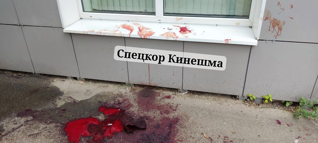 «Спецкор Кинешма» пишет:   «Вечер вторника в Кинешме Ивановской области закончился массовой дракой с поножовщиной в одном из пивных баров на ул. Островского. В результате трое пострадавших.  Отрадно осознавать, что за стенкой этого бара находится линейное отделение полиции, но даже такое соседство не успокоило посетителей.  Со слов очевидцев, пострадавших из противоборствующих сторон привезли в одно отделение  оно же в Кинешме одно  драка продолжалась и там»