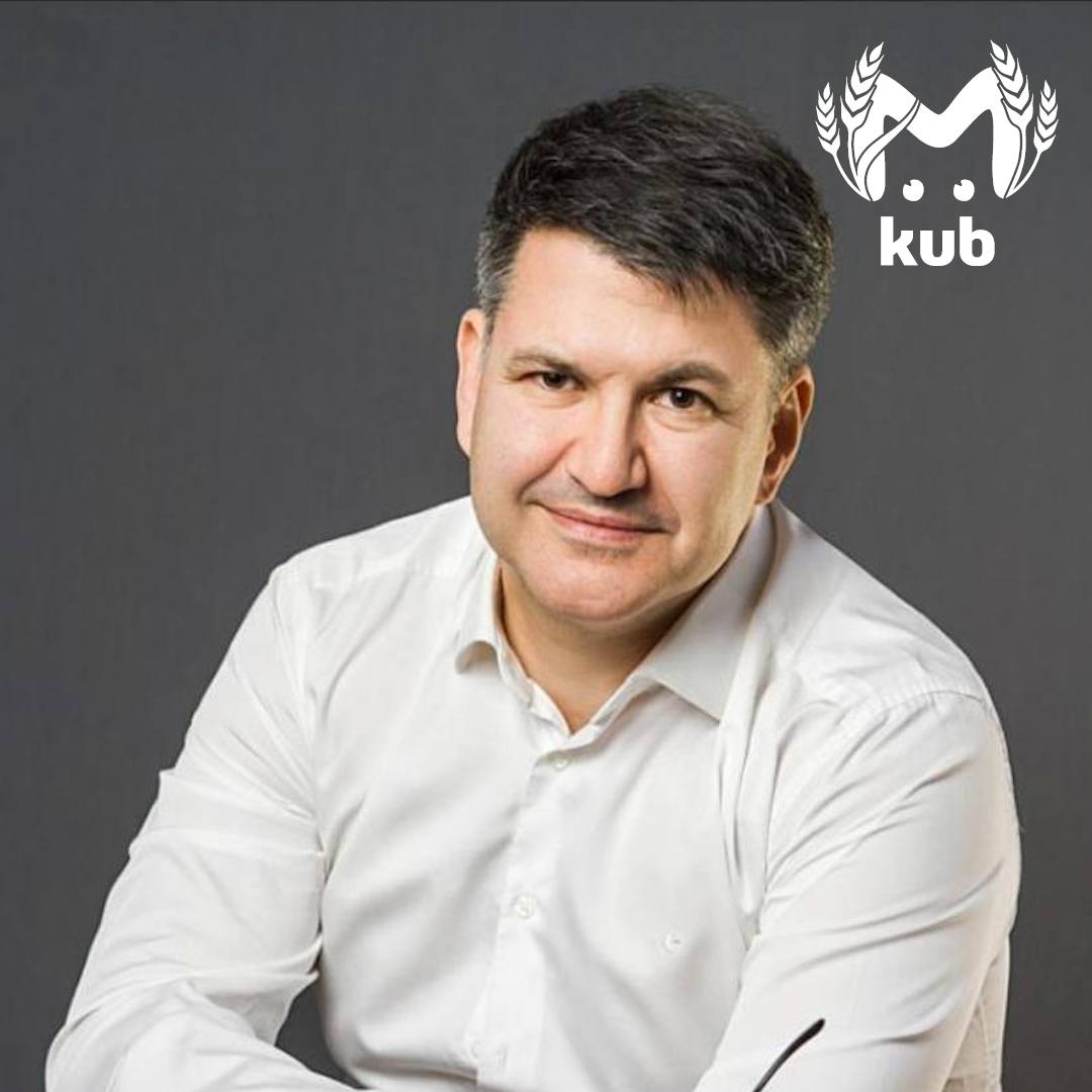 Задержан завотделением клинического онкодиспансера в Краснодаре. Его подозревают в организации схемы по сбору и вымогательстве взяток у пациентов. Предварительно, врач Игорь Сосновский на первом фото и его коллега Андрей Ширвари брали деньги с больных и их родственников за лечение, ускорение госпитализации и улучшение условий в больнице. Сумма взяток больше трёх миллионов — эпизодов несколько. _____________________________ Есть интересная новость? Присылайте нам Краснодар Сегодня ПРИСЛАТЬ НОВОСТЬ