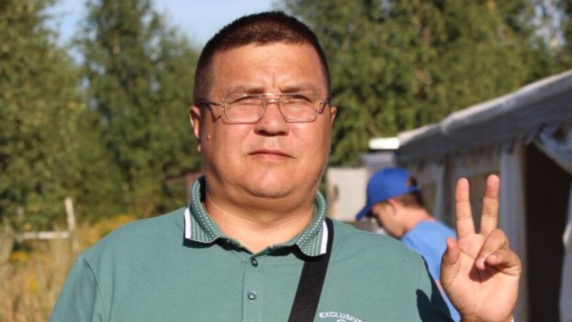 Активист из Марий Эл отправлен в СИЗО по делу о штабах Навального В Марий Эл по статье об участии в экстремистской организации 282.2 УК РФ задержан активист Сергей Мамаев. Дело было возбуждено 22 июля, в тот же день у него прошёл обыск. Сейчас Мамаев находится в СИЗО. Ему предъявлены шесть эпизодов, произошедших в 2023–2025 годах, вероятно связанные с публикациями, посвящёнными датам смерти и похорон Алексея Навального. Мамаев считает дело местью за свою оппозиционную деятельность. Суд отправил его в СИЗО, ссылаясь на тяжесть обвинений и опасения, что он может скрыться или воспрепятствовать расследованию.