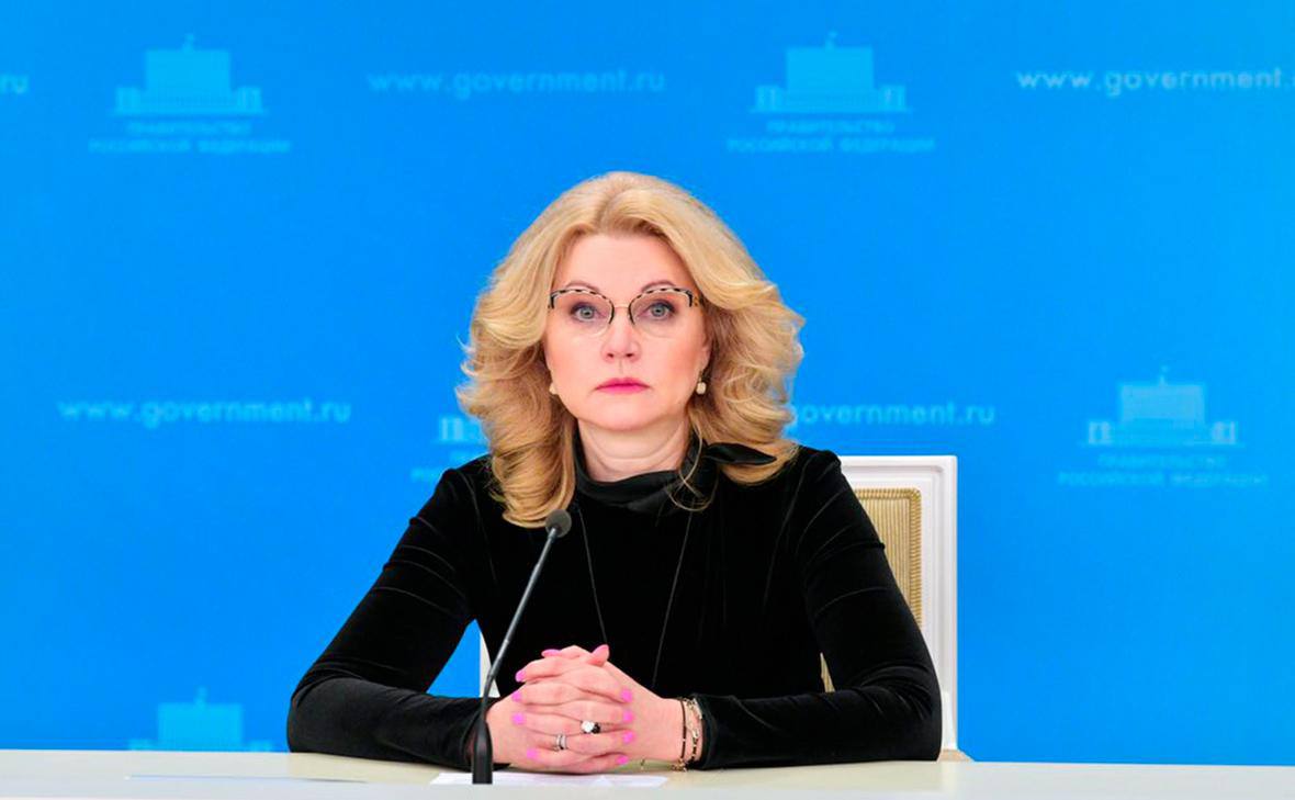 Правительство думает над тем, как модернизировать семейную ипотеку, заявила Татьяна Голикова. По словам вице-премьера, тех квадратных метров, которые семьи покупают в ипотеку в том числе за счёт маткапитала, «недостаточно» для того, чтобы завести ещё детей.