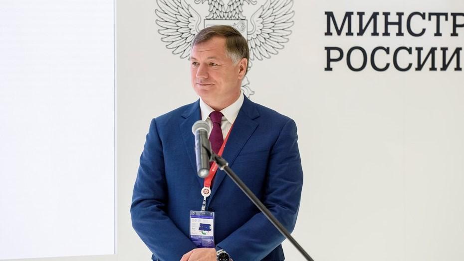 Хуснуллин призвал создавать условия для строительства индивидуального жилья Условия для финансирования работы по индивидуальному жилищному строительству ИЖС важны из-за большого объёма ввода по стране, заявил вице-премьер правительства РФ Марат Хуснуллин. "Всё-таки у нас огромный объём ввода ИЖС, поэтому надо максимально создавать условия, чтобы люди вкладывали свои деньги в индивидуальные жилые дома", — подчеркнул Хуснуллин. До этого вице-премьер также говорил, что продолжает настаивать на внедрении механизма рассрочки при покупке нового жилья. Сергей Ермохин/"ДП"
