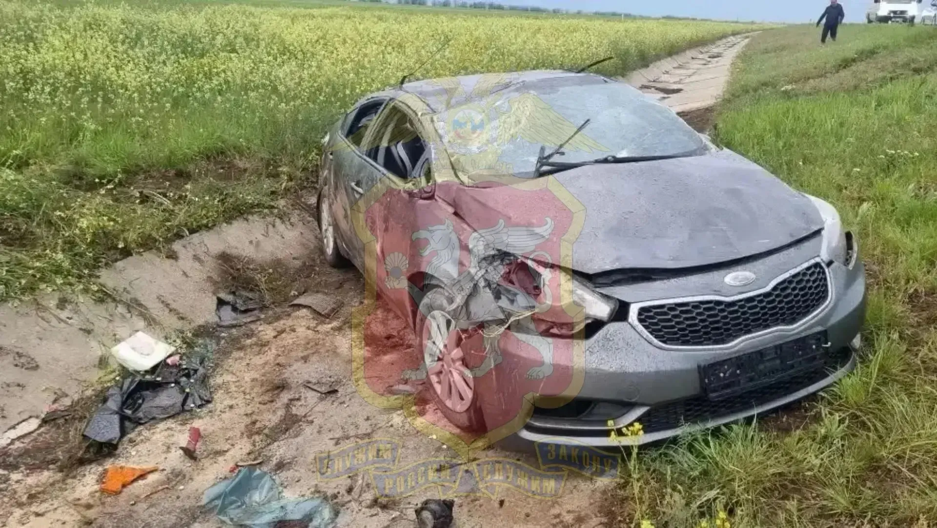 Младенец и еще двое детей пострадали в ДТП в Сакском районе автомобиль слетел с трассы В пресс службе МВД по Республике Крым сообщили что 10 мая около 17 40 на автодороге Симферополь Евпатория Мирный в районе села Геройское Сакского района слетела с дороги и опрокинулась на крышу легковушка марки КИА За рулем авто находился 32 летний водитель В итоге в больнице оказались трое несовершеннолетних пассажиров 2013 2023 и 2026 года рождения то есть самому младшему пострадавшему нет и годика Что произошло и кто виноват в настоящее время выясняют сотрудники региональной Госавтоинспекции Фото Полиция Крыма MAX Подписывайся на truekpcrimea Наш канал в MAX