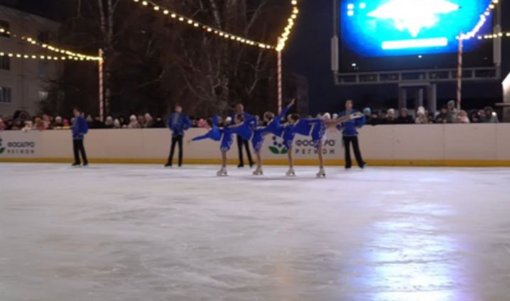 Каток в центре Орла временно закрыт!  Об этом сообщили в пресс-службе администрации города.  Указано, что главный каток города, установленный на площади им. Ленина, приостановил работу по техническим причинам. Сейчас специалисты проводят ремонтные работы.   О возобновлении работы будет сообщено дополнительно.