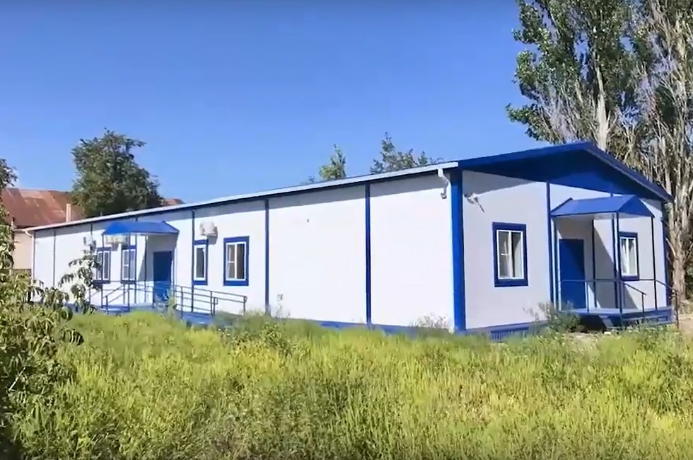 Новая амбулатория откроется в Волновахском округе в сентябре Медучреждение в Рыбинском будет обслуживать также Ближнее Трудовское Василевку Чичерино Прохоровку и Малогнатовку всего 2 500 человек Здание уже готово завершаются отделка и монтаж оборудования Читать полностью Скриншот Официальный телеграм канал Главы ДНР Дениса Пушилина Подписаться