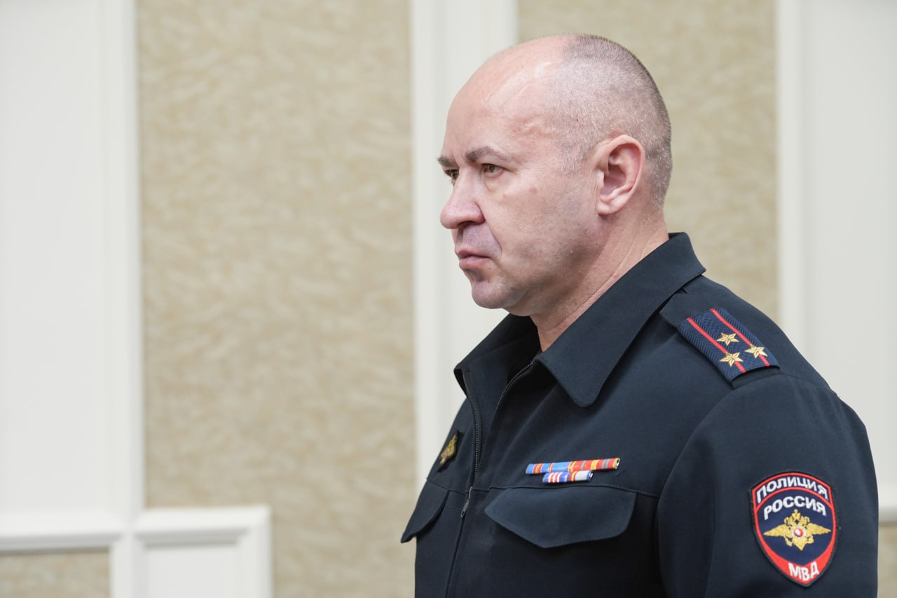 В Приангарье назначили нового начальника Госавтоинспекции Подразделение возглавил полковник полиции Марат Шарипов Он служит в органах более 25 лет из них 23 в Волгоградской области Прошёл путь от инспектора ДПС до руководителя отделов ГИБДД Последние два года был заместителем начальника управления ГИБДД по Алтайскому краю Является ветераном боевых действий mvd 38 Ircity теперь в MAX