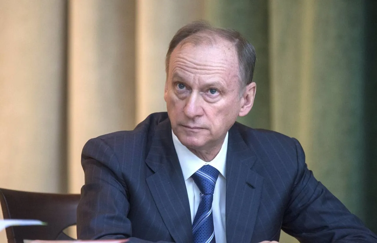 Патрушев и советник президента Египта Фаиза Абульнага обсудили укрепление безопасности в Мировом океане Видим хорошие перспективы у российско египетского сотрудничества в морской сфере как в военной так и в гражданской Учитывая активность нашего торгового судоходства в Средиземном море использование судоходных путей через Красное море в Индийский океан мы заинтересованы в стабильности в этих зонах и в наличии у Египта мощных и современных военно морских сил заявил помощник президента РФ председатель Морской коллегии Николай Патрушев В ходе визита в Каир Патрушев встретился с министром обороны и военной промышленности Ашрафом Салемом Захером Стороны обсудили вопросы военно технического сотрудничества С министром иностранных дел Египта Бадром Абдельати Патрушев обсудил укрепление двустороннего сотрудничества Министр Абдельати подчеркнул гордость за стратегическое партнерство между Египтом и Россией выразив заинтересованность в дальнейшем развитии двустороннего сотрудничества в различных областях а также в повышении уровня двусторонних отношений особенно в экономической торговой и инвестиционной сферах указывается в сообщении египетского внешнеполитического ведомства Глава МИД Египта выразил заинтересованность в дальнейшей реализации договоренностей достигнутых в ходе его недавнего визита в Россию Африканская инициатива Telegram ВК Max