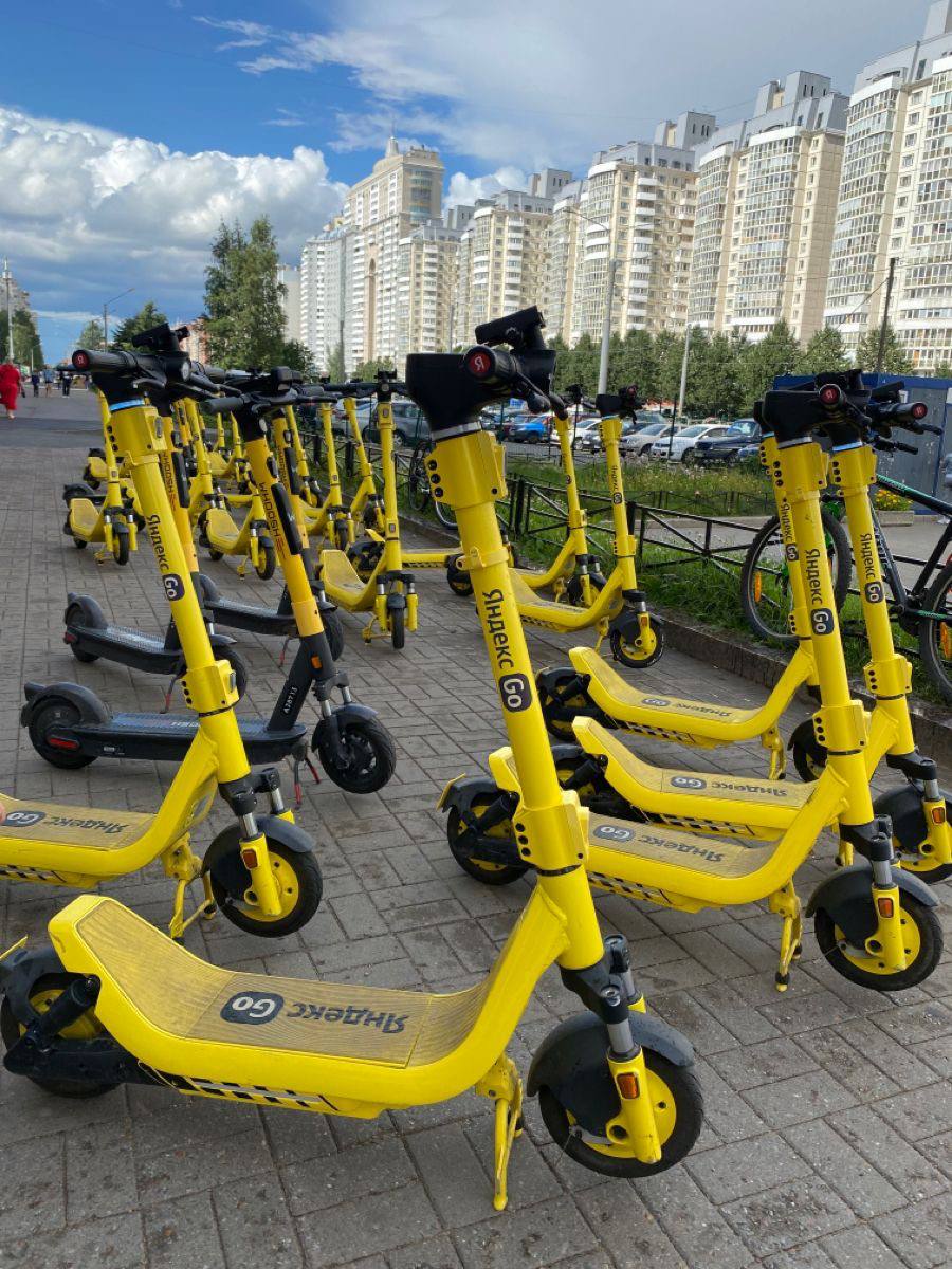 В Новосибирске ограничат скорость движения всех электросамокатов до 10 км/ч Исключение сделают только для специально оборудованных велодорожек — на них можно будет разгоняться до 25 км/ч.